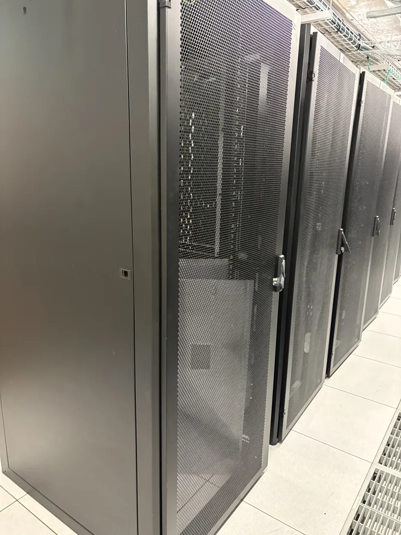 Server Cabinet / Computer rack