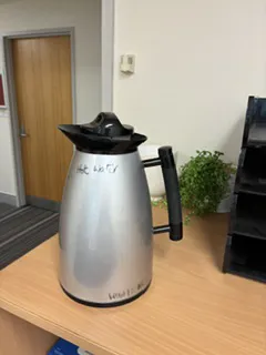 Hot water jug