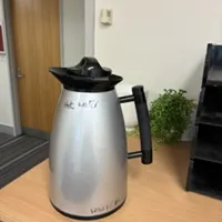 Hot water jug