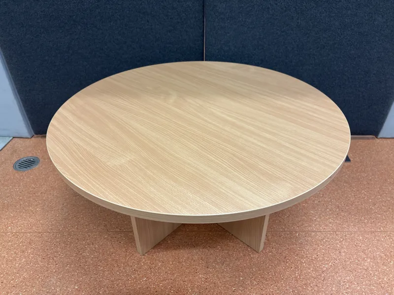 Coffee table - Round, light timber